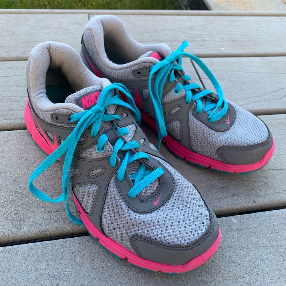 Nike Women’s Gray Athletic Shoes with Pink Sole and Teal Laces